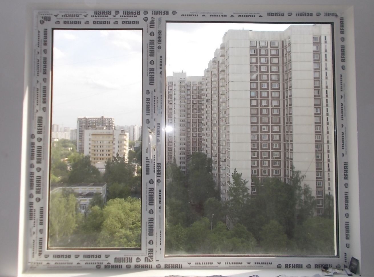 Окна квартиры в Москве на Алтуфьевском шоссе