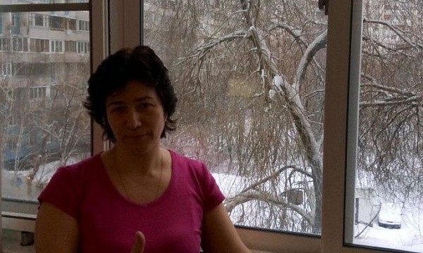 Женщина у окна, Плещеева 22, Москва