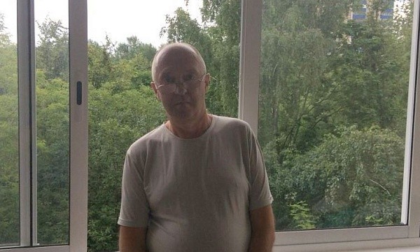 Мужчина у окна Дизайн-Окно в Москве