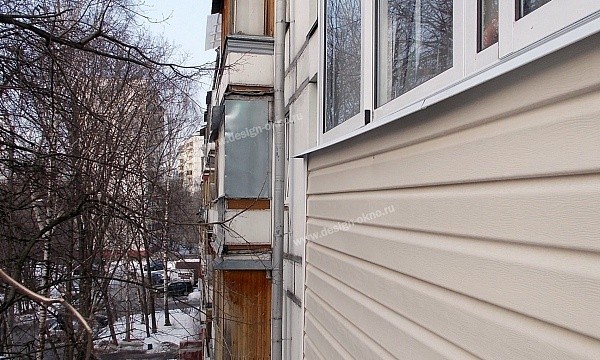 Отделка балкона сайдингом Коровинское шоссе