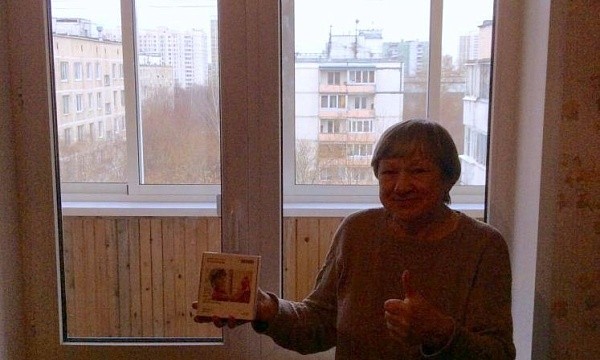 Москва, ул. Фомичёвой, д. 12. Женщина с