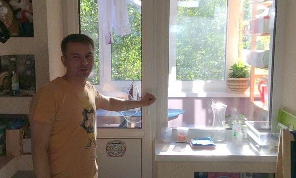 Двустворчатое окно с балконной дверью