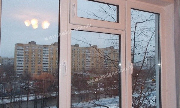 Белое пластиковое окно с тремя створками
